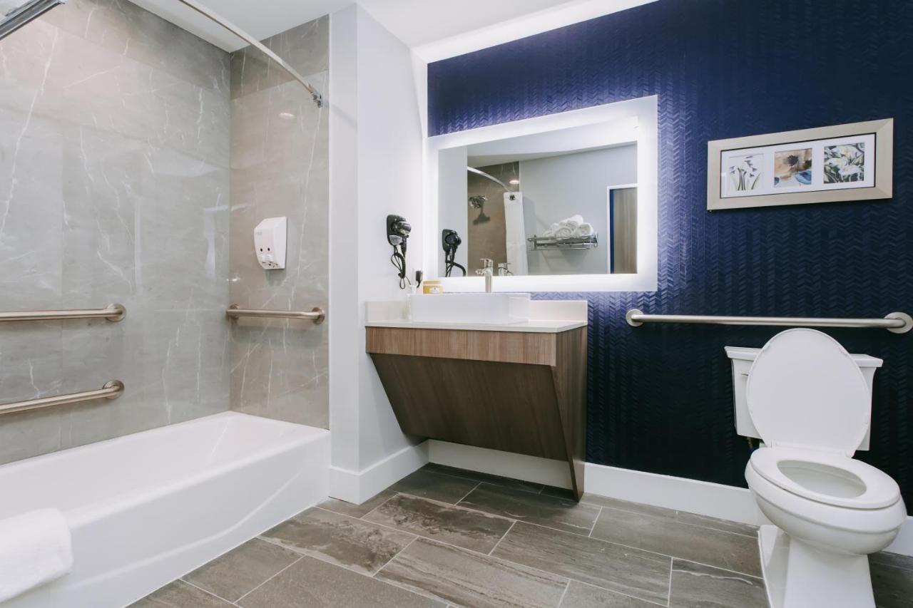 Palace Inn Blue Houston East Beltway 8 ภายนอก รูปภาพ